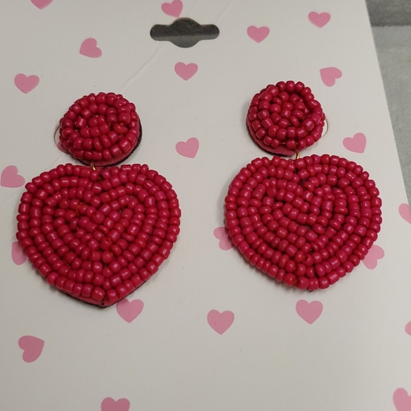 Jewelry - Magenta heart earrings